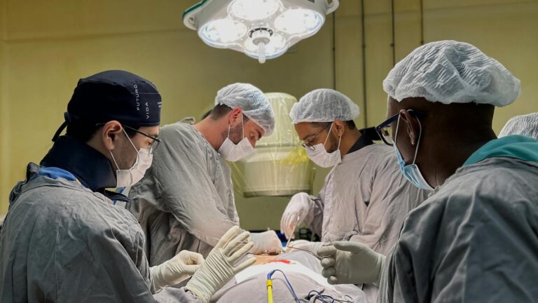 Neoro-Implante-Neuro-Estimulador1Medular-1