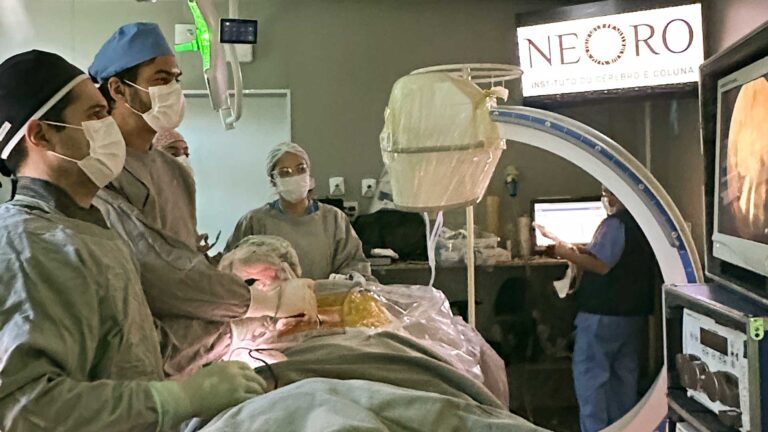 Neoro-Cirurgia-Endoscópica-Biportal-Coluna